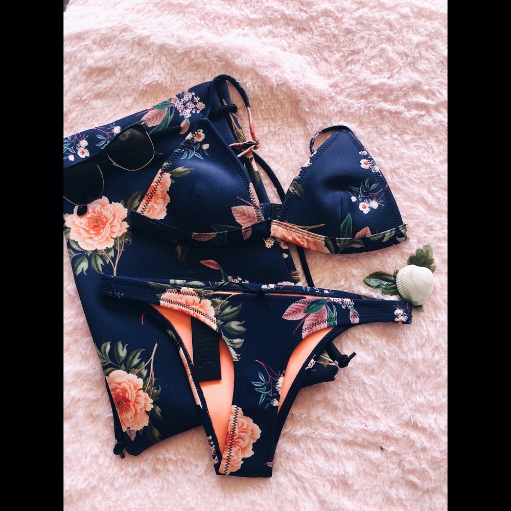 DELILAH FIORE NERO Triangl Swimwear